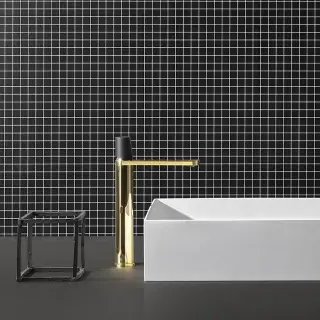 ANTONIO LUPI INDIGO Смеситель для раковины на 1 отверстие, однорычажный, высота 285 мм., ручка черная матовая, отделка: полированная натуральная латунь