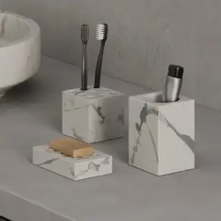 Dea Design Marble Стакан настольный, 8х8хh18см., из мрамора, с отверстиями под з/щетки цвет: Statuario White