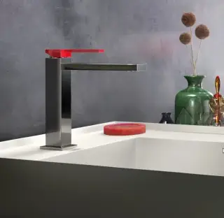 Gattoni Color Cube Смеситель для раковины, на 1 отв., в комплекте с донным клапаном, цвет: хром/красный