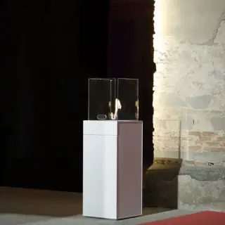 Antonio Lupi Babele Камин 40х40х131cм, на биоэт, корпус из стали, дверца и полка, противоп стеклами и горелкой из нерж стали LAFLACA, отдел Ruggine