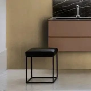 Табурет с подушкой из экокожи 40*40*h47, ножки - nero, сиденье - экокожа nero