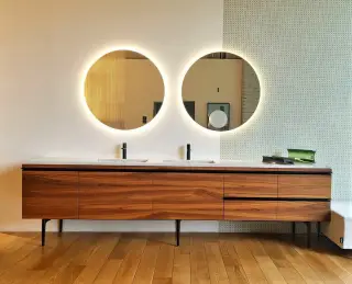 Комплект мебели с раковиной Antonio Lupi BORDERLINE ALAB3354.270+(RAL272+LED_IN)*2+(RAB254+LED_IN)+(RAB654+LED_IN)*2+SLIM54.54+SRC5454*5+SRI5454+SRC5472*2+SRV5422*2+MR354.306+MRSLOT54(2PZ) NOCE CANALETTO, топ Marmo Carrara