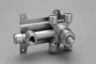 Внутренняя часть смесителя для душа (смеситель справа)