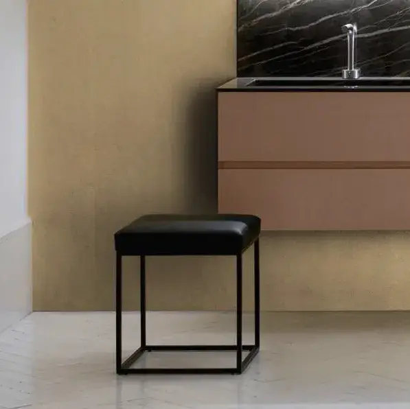 Табурет с подушкой из экокожи 40*40*h47, ножки - nero, сиденье - экокожа nero