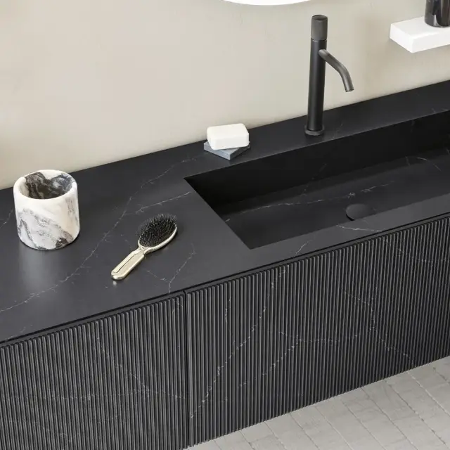 База под раковину Arbi LUXOR LE36 фронт-QUARZO RESINA MILLERIGHE CHARCOAL-LX8, корпус-GRIGIO BROMO OPACO-900CW, рама-NERO SPAZZOLATO