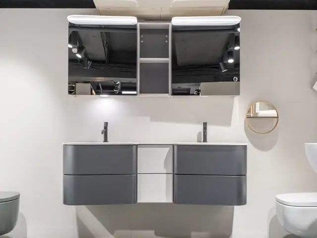 Комплект мебели с раковиной BURGBAD BADU SFUK152 F3689 T0011 G0196 + SFUETO011150 фасад платина T0011, корпус белый матовый F3689, ручки антрацит G0196